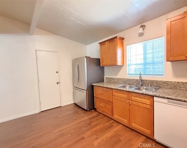 828 N Buena Vista Street - Photo Thumbnail 5