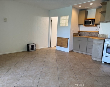 807 E Cottonwood Road - Photo Thumbnail 2