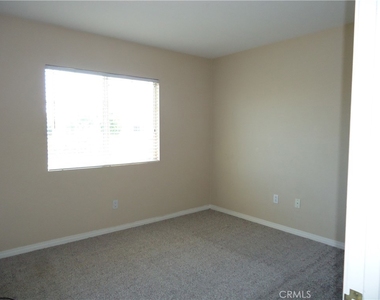 1093 Tangerine Drive - Photo Thumbnail 8