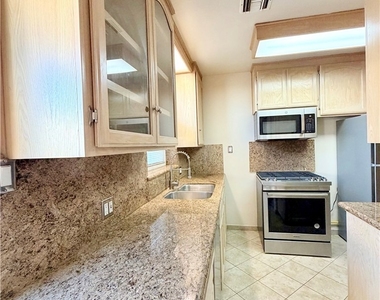 828 N Pass - Photo Thumbnail 14