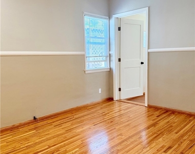 828 N Pass - Photo Thumbnail 35