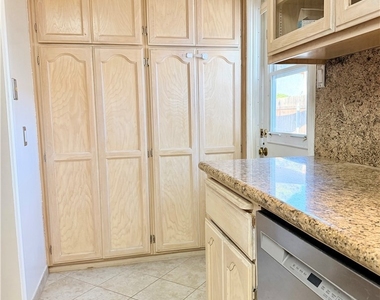 828 N Pass - Photo Thumbnail 16