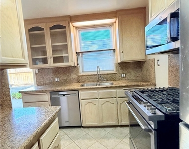 828 N Pass - Photo Thumbnail 13