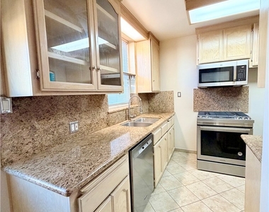 828 N Pass - Photo Thumbnail 18