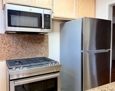 828 N Pass - Photo Thumbnail 15
