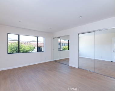 345 N Jackson Street - Photo Thumbnail 18