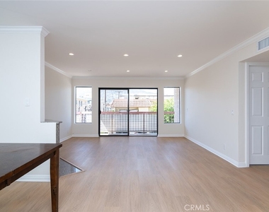 345 N Jackson Street - Photo Thumbnail 7