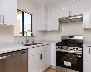345 N Jackson Street - Photo Thumbnail 10