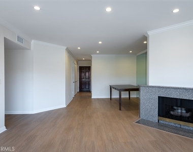 345 N Jackson Street - Photo Thumbnail 5