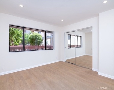 345 N Jackson Street - Photo Thumbnail 13