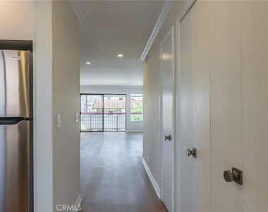 345 N Jackson Street - Photo Thumbnail 11