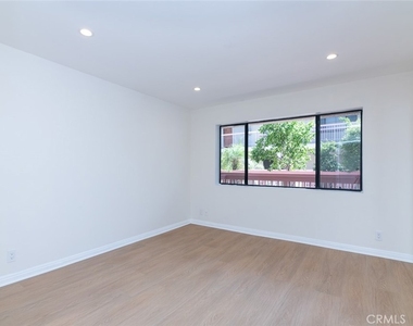 345 N Jackson Street - Photo Thumbnail 12