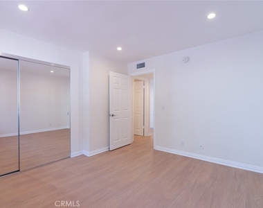 345 N Jackson Street - Photo Thumbnail 14