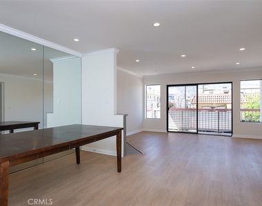 345 N Jackson Street - Photo Thumbnail 6