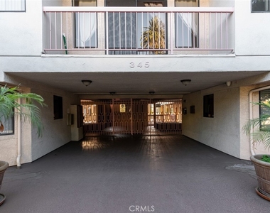 345 N Jackson Street - Photo Thumbnail 2