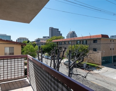 345 N Jackson Street - Photo Thumbnail 19