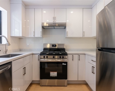 345 N Jackson Street - Photo Thumbnail 8