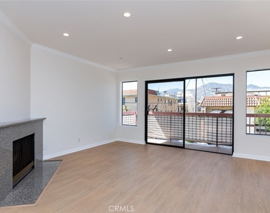 345 N Jackson Street - Photo Thumbnail 4