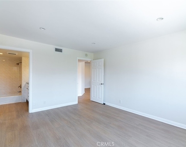 345 N Jackson Street - Photo Thumbnail 17