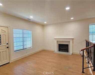 121 N Muscatel Avenue - Photo Thumbnail 2