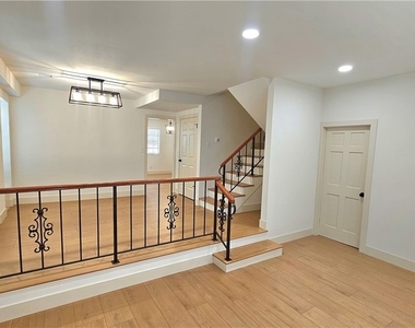 121 N Muscatel Avenue - Photo Thumbnail 4