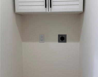 3829 Esmeralda Avenue - Photo Thumbnail 11