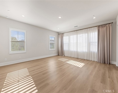 207 Alora - Photo Thumbnail 36