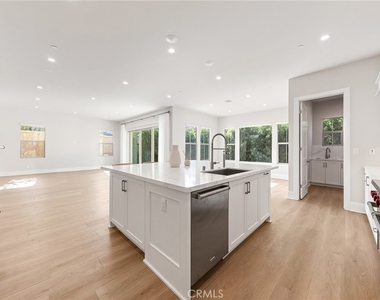 207 Alora - Photo Thumbnail 24