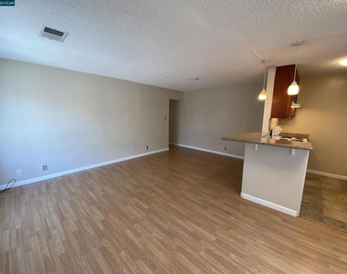 2118 Peppertree Way - Photo Thumbnail 2