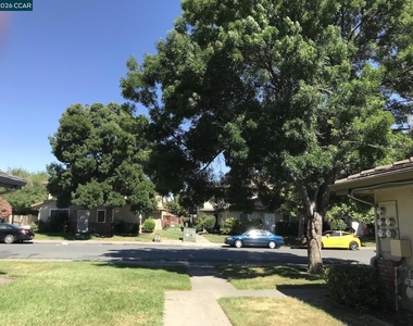 2118 Peppertree Way - Photo Thumbnail 10