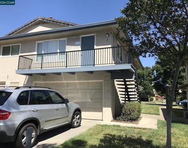 2118 Peppertree Way - Photo Thumbnail 11