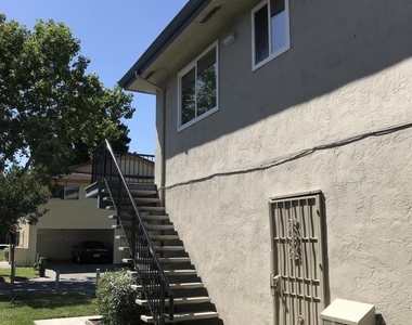 2118 Peppertree Way - Photo Thumbnail 16