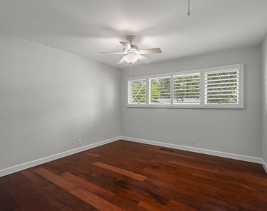647 Bonita Ave - Photo Thumbnail 12