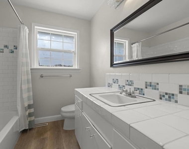 647 Bonita Ave - Photo Thumbnail 10
