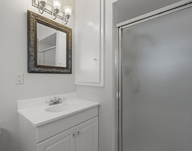 647 Bonita Ave - Photo Thumbnail 13