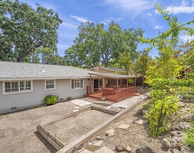 647 Bonita Ave - Photo Thumbnail 17