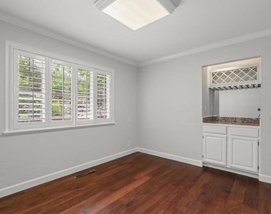647 Bonita Ave - Photo Thumbnail 9