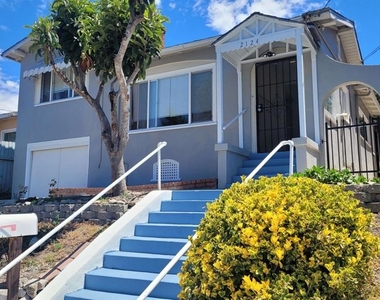 2124 12th Ave - Photo Thumbnail 2