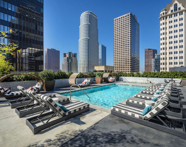 727 W 7th Street - Photo Thumbnail 15
