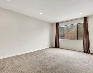 1260 S Beverly Glen Boulevard - Photo Thumbnail 14
