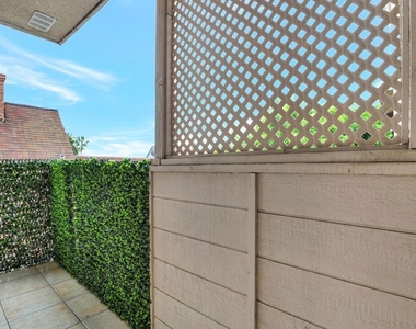1260 S Beverly Glen Boulevard - Photo Thumbnail 34
