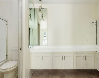 11789 Montana Avenue - Photo Thumbnail 9
