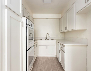 11789 Montana Avenue - Photo Thumbnail 7