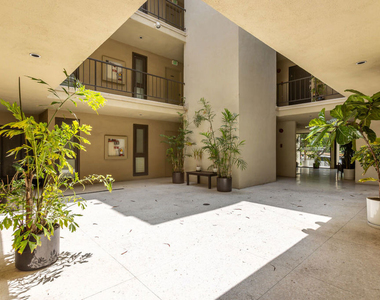 11789 Montana Avenue - Photo Thumbnail 2