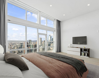 230 W Olympic Boulevard - Photo Thumbnail 5