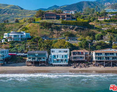 25212 Malibu Road - Photo Thumbnail 2