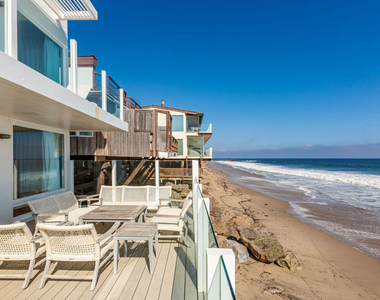25212 Malibu Road - Photo Thumbnail 7