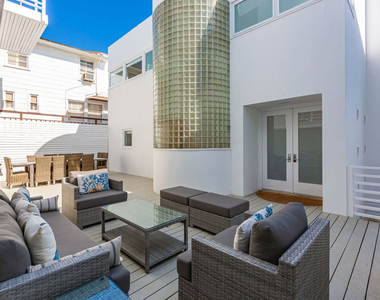 25212 Malibu Road - Photo Thumbnail 14