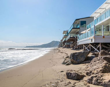 25212 Malibu Road - Photo Thumbnail 5