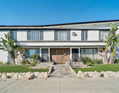 7209 Willoughby Avenue - Photo Thumbnail 9